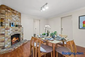 Image of Peaceful 4BR at Sunnybank CBD with 2Parking Yard and Mall