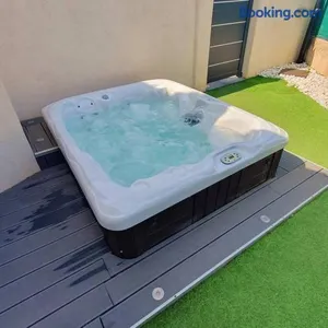 Image of Joli haut de villa 3 chambres climatisé avec jacuzzi