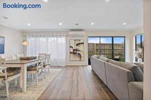 Image of Ballarat Modern Oasis, Stylish 3 bedroom 2 bathroom Retreat, Newly build, New appliances, beds and furniture, Walking distance to Shopping mall