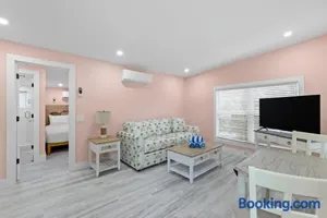 Image of Charming Suite with Balcony and Bikes at Historic Sandpiper Inn