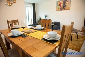 Image of Chi-Amici-3bed home-St Neots-Near to train station