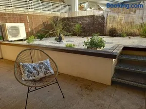 Image of Appartement 8 personnes En face des Remparts Climatisé avec terrasse et Parking