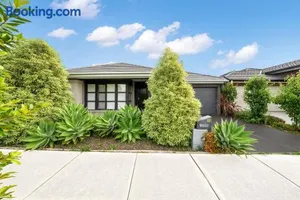 Image of Happy Cozy Convenient 4BR, Breezy, Near Mall, Park