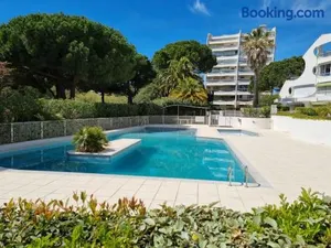 Image of Superbe T2 tout confort 3 étoiles, entièrement renové avec piscine, parking, clim, wifi, Netflix