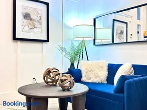 Image of Winter living, Downtown 1BR Apt with kitchen and laundry, Near Convention Center and PPAC