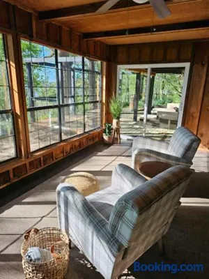 Image of Lake View Retreat