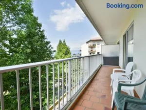 Image of Spacieux appartement refait à neuf avec balcon et garage, proche centre-ville - FR-1-498-108