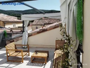 Image of Un nid sur les toits avec terrasse