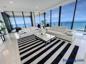 Image of Sub Penthouse Oracle 46th floor - GC Getaways