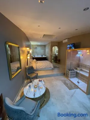 Image of La nuit de rêve Suite privative Jaccuzi Sauna Suite 2