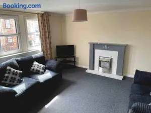 Image of Modern 2 bed flat, private parking & sec entry