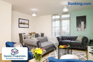 Image of Syster Properties Leicester large home for Contractors, Families , Groups