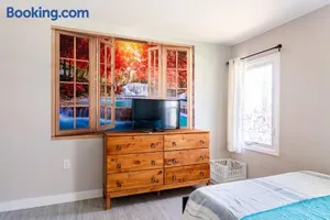 Image of Global Vibe Parlor Renovated full kitchen&parking