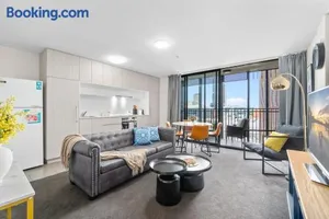 Image of Amazing CBD 2BR Apt - Walkable & Wi-Fi & Charm