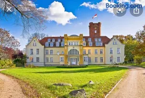 Image of Ruhig & Idyllisch - Schloss Lelkendorf - Maisonette-Apartment Ulrichshusen mit Dachterrrasse, Mecklenburger Seenplatte mit Dachterrasse, Nähe Ostsee