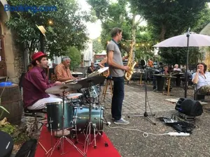 Image of Chez Toon, Bar Deco