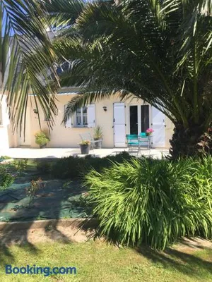 Image of Côté jardin des Charmilles
