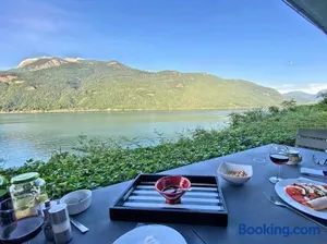 Image of Maison Lacustre - Maison contemporaine avec vue panoramique sur le lac d'Annecy