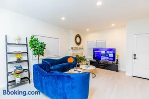 Image of Newly Remodeled 5B4B 2 mile from the Rose Parade