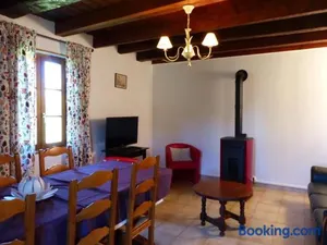 Image of Maison authentique de Sologne avec piscine partagée, jardin et 3 chambres - FR-1-489-12