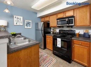 Image of Wyndham 121 Bright, Airy 1br Apt , Parking, Pool