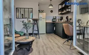 Image of L'Atelier St James - Gare, Parking Privé - Clim - Piscine