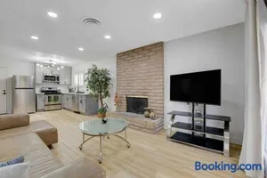 Image of Resort Style 4 bedroom House with Pool Minutes from Strip