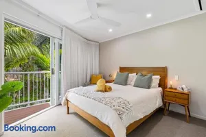 Image of Little cove gem - walking distance to the most famous Noosa beach!