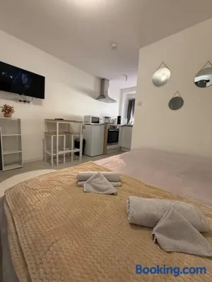 Image of Le Comte - Studio