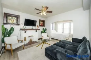 Image of Cozy 2BR St. Louis Convenient Loc. Near Downtown