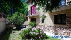 Image of Appartement 48 m2 avec jardin au rdc dans villa à 5 min à pied des Thermes de Vernet-les-Bains, location de samedi à samedi
