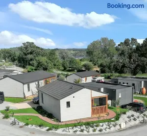 Image of Chalet enchanteur à Arzal avec vue sur lac et piscine partagée