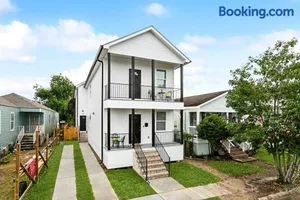 Image of Elegant 5-Bedroom NOLA Getaway