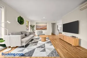 Image of 2 Bedroom Home Mornington Walking to Beach