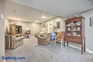 Image of Lovely 3- bedroom apartment with street parking.
