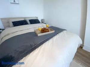 Image of Petit Cosy Aux Portes de Paris, En Face Du M 13