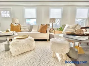 Image of Luxury 4 bedroom 2 bath Lake Views