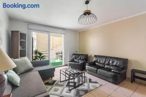 Image of Nice Apartment with Parking balcon Casa Lyon