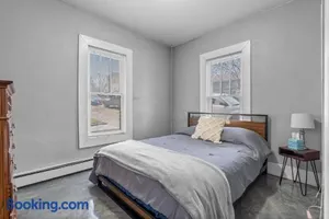 Image of Navarre Apartments