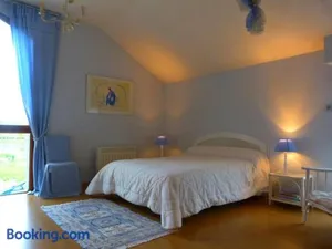 Image of Chambre Bleue Lumineuse et Climatisée - FR-1-591-672