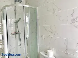 Image of London Studio Apartments, Private Bathroom, Kitchenette, Parking, NP2