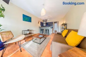 Image of RétroMirabeau "Côté Mer" - 29m2 - LUMINEUX - TERRASSE Loggia - VUE MARINA - PARKING SECURISE - 2 à 3 pers - EMPLACEMENT TOP - Chèques Vacances CONNECT