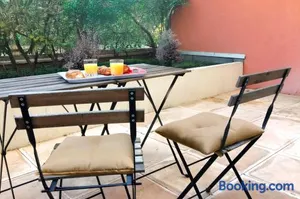 Image of Terrasses De Saint Martin - Très Calme et Agréable avec Grande Terrasse Ombragée - Résidence Privée - Idéalement située - Parking privatif possible