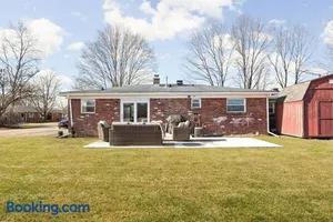 Image of Newly Renovated Retreat 30mins to Downtown Indy