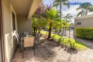 Image of Carindale, 16 19-23 Dowling Street - Ground floor unit with foxtel, complex pool and tennis Court