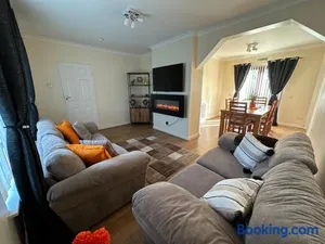 Image of Stunning cozy three bedroom house near ARI