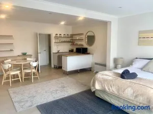 Image of Adorable Studio next to cafe, walk to beach!