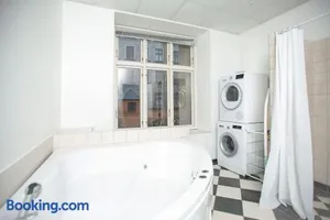 Image of Large & Bright 3BR Flat w Whirlpool Near Metro