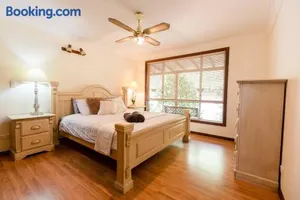 Image of Camellia Cottage - Country Rustic Charm Close to Forest and Town