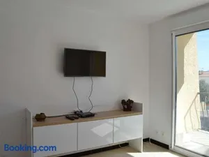 Image of Appartement rénové, climatisé à 200m de la plage avec balcon et parking privé - FR-1-229D-12